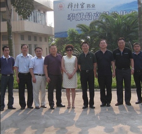 省招商局刘副局长亲临梓橦宫药业视察工作.jpg 省招商局刘副局长亲临梓橦宫药业视察工作.jpg